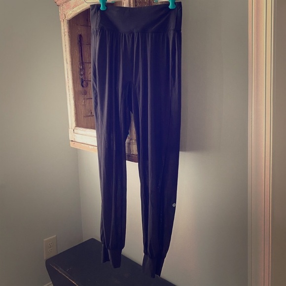 Lululemon joggers - Picture 2 of 5